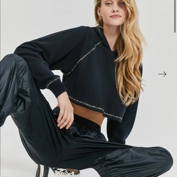 NWT $98 Something Navy x Bandier Cropped Hoodie Navy/Rainbow Stitch Size Small - Picture 1 of 8